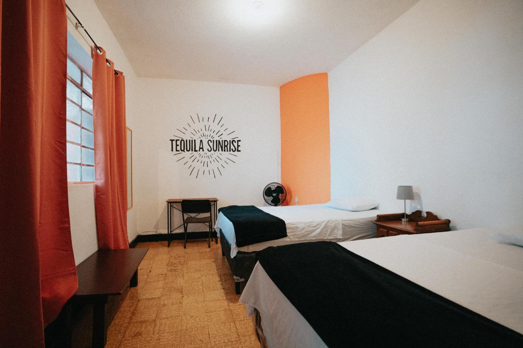 Tequila Sunrise Hostel Гватемала Экстерьер фото