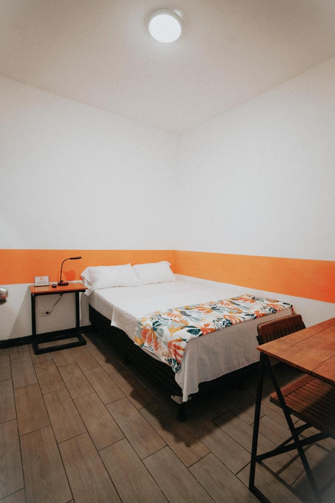 Tequila Sunrise Hostel Гватемала Экстерьер фото