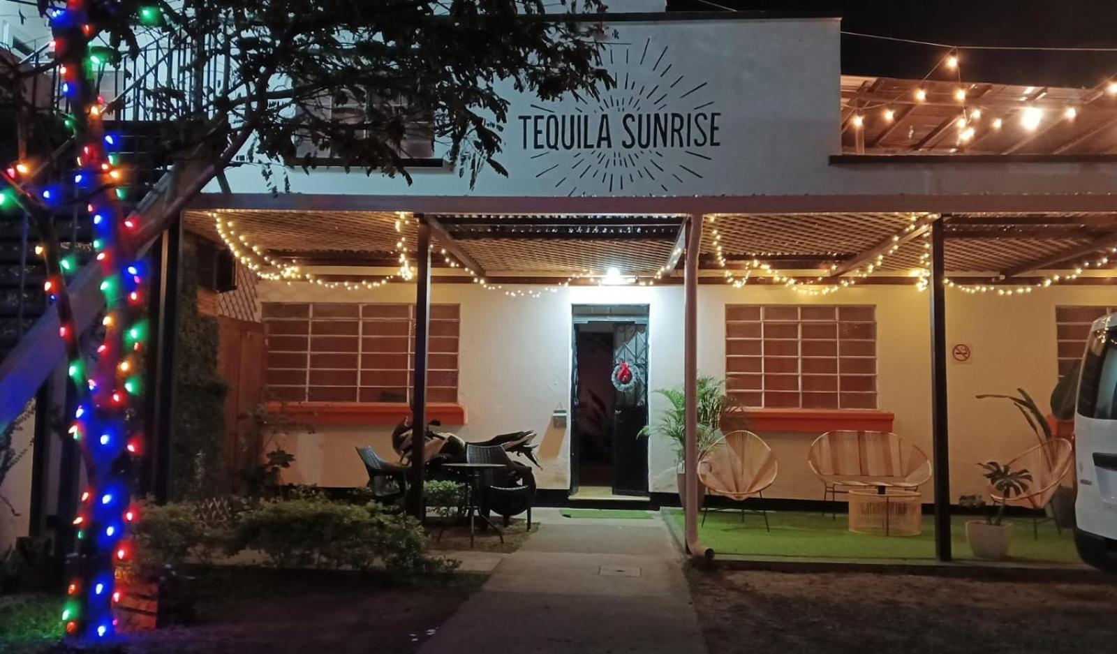 Tequila Sunrise Hostel Гватемала Экстерьер фото