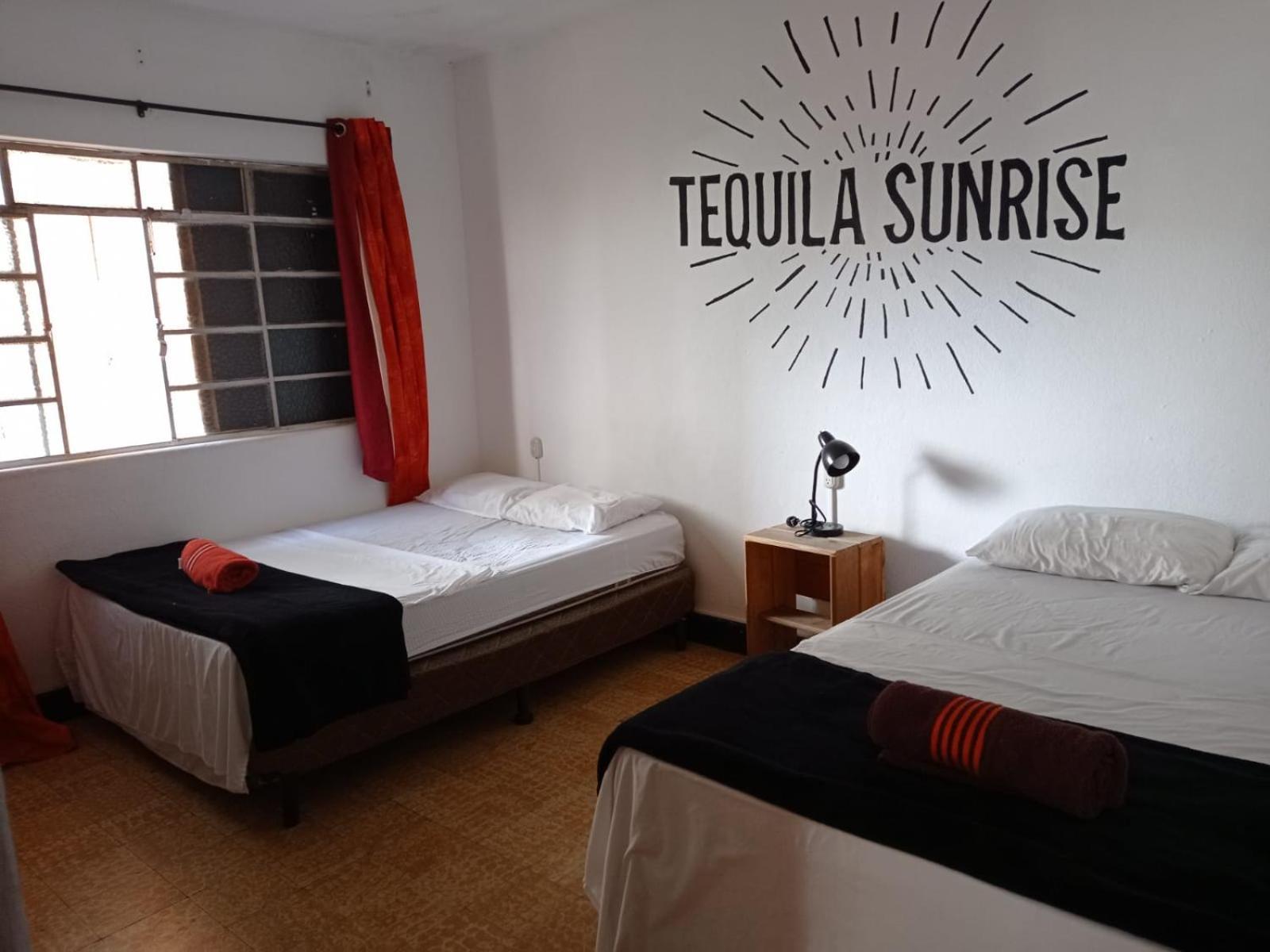 Tequila Sunrise Hostel Гватемала Экстерьер фото