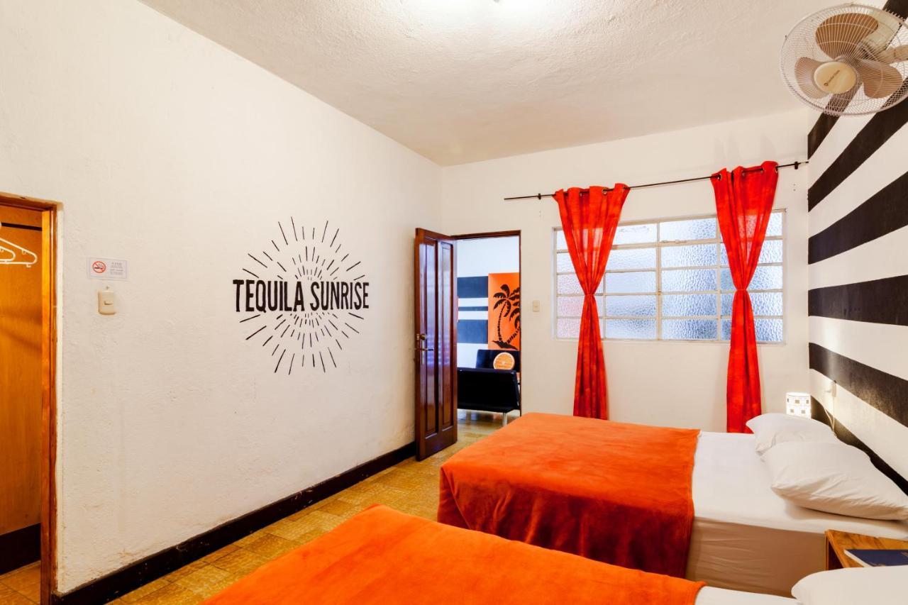 Tequila Sunrise Hostel Гватемала Экстерьер фото