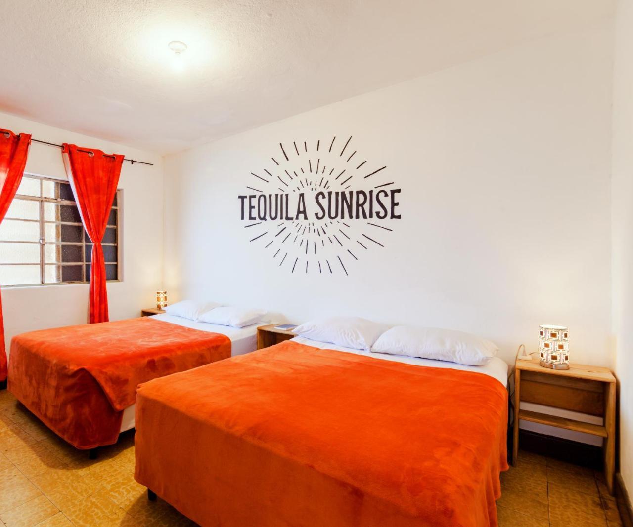 Tequila Sunrise Hostel Гватемала Экстерьер фото