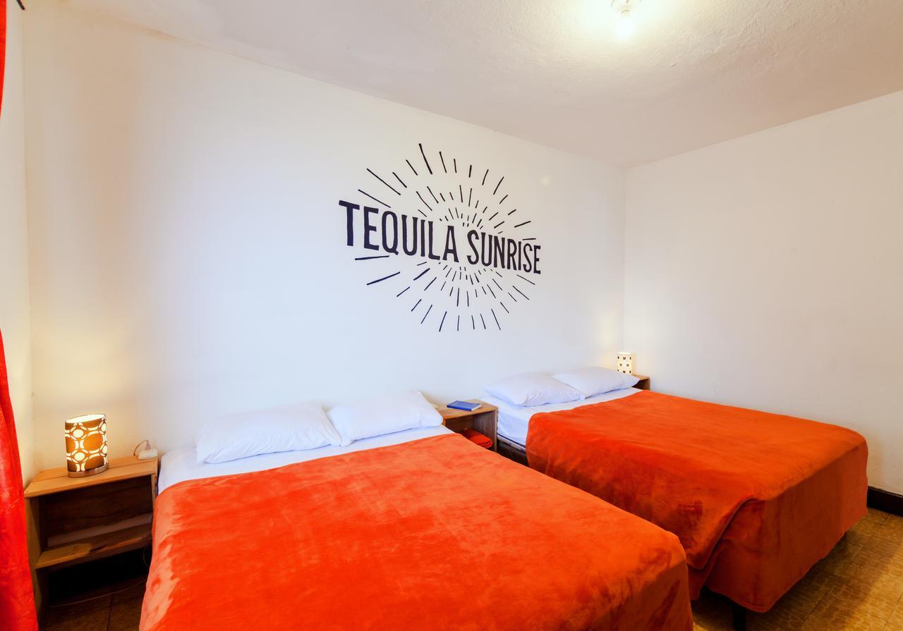 Tequila Sunrise Hostel Гватемала Экстерьер фото